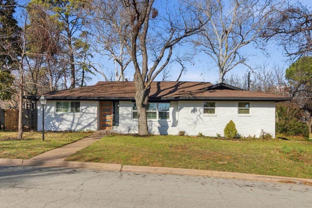 1509 University Drive - Photo 1