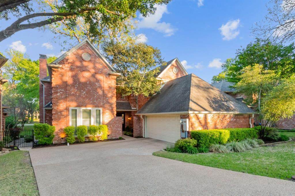 1810 Lakeshore Court - Photo 1