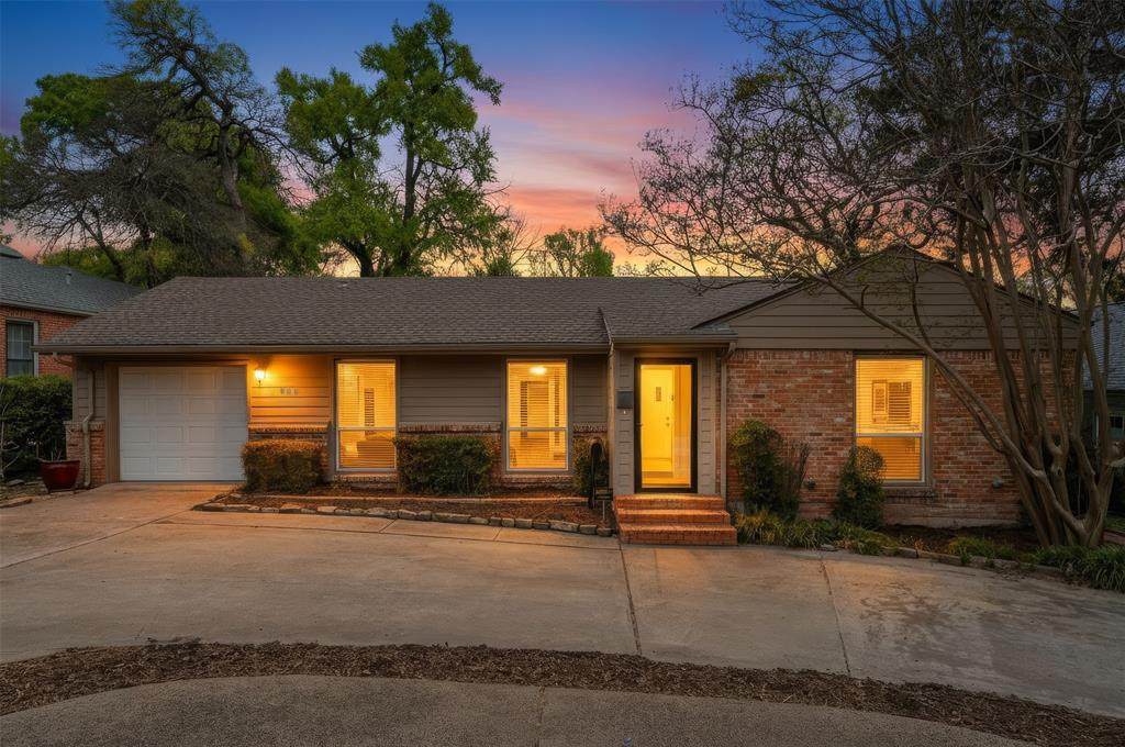 936 Buckner Boulevard - Photo 1