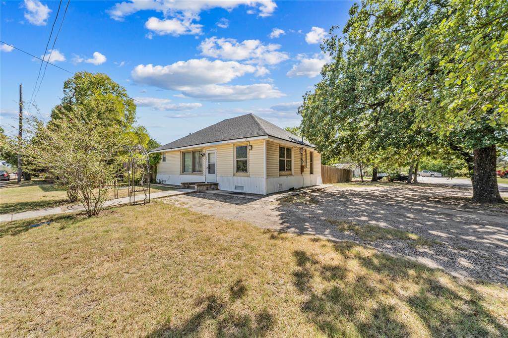 401 Powers Street - Photo 1