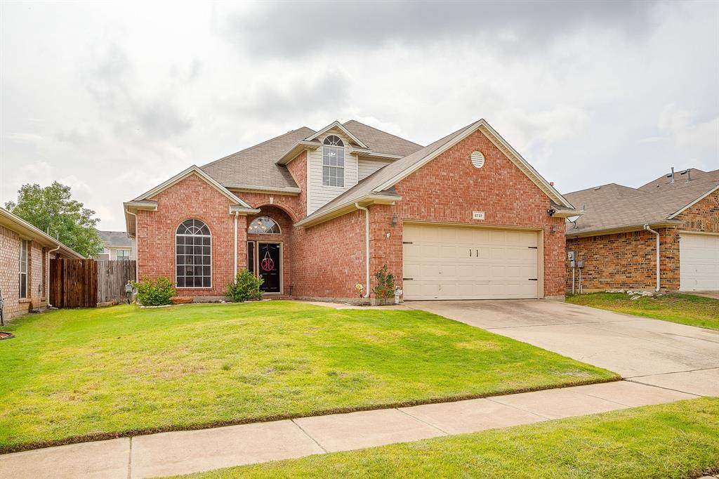 8737 Sunset Trace Drive - Photo 1