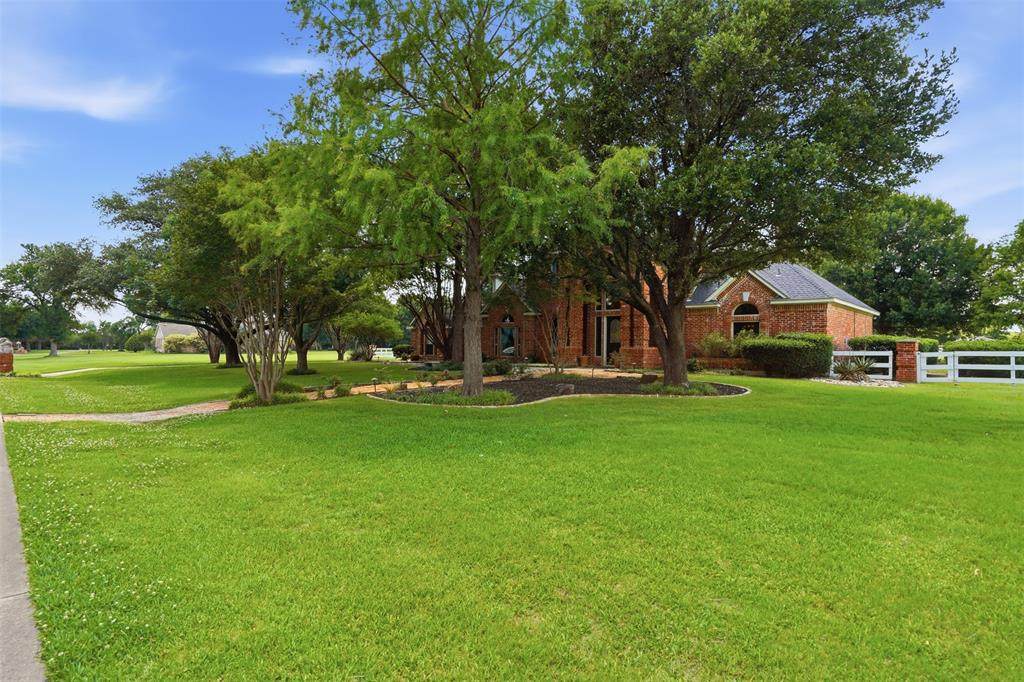 7 Kingswood Drive - Photo 1