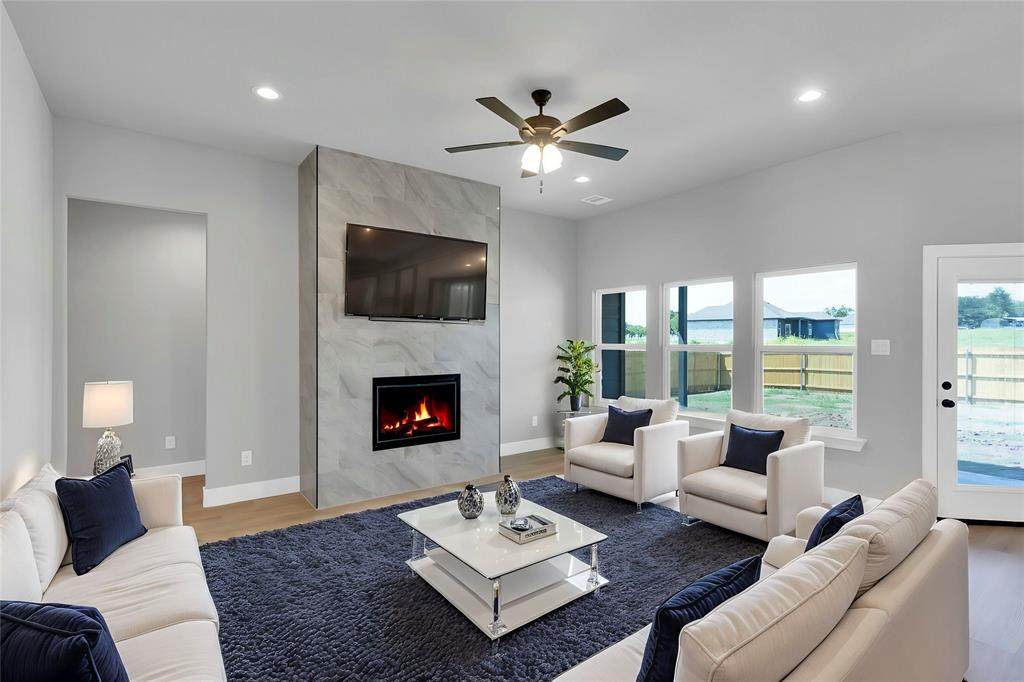 520 Lamar Street - Photo 1