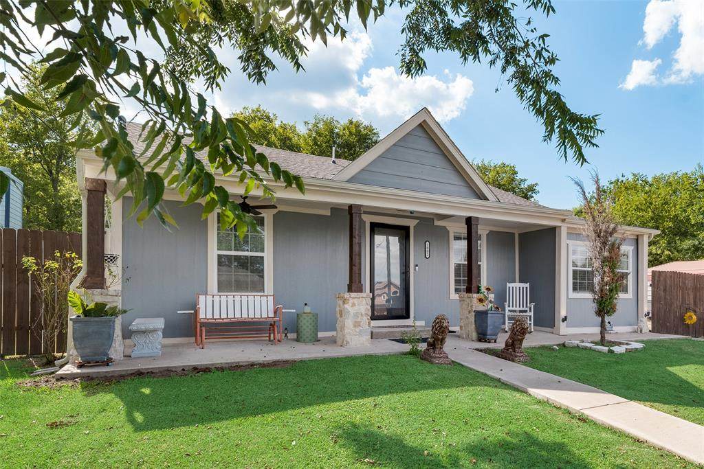 1002 Sayle Street - Photo 1