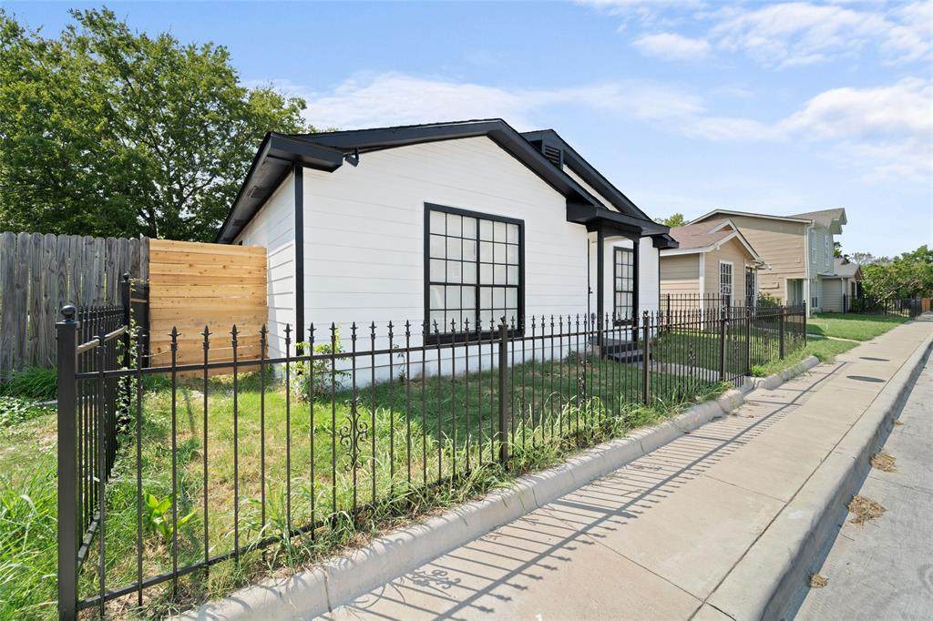 1917 Red Cloud Drive - Photo 1