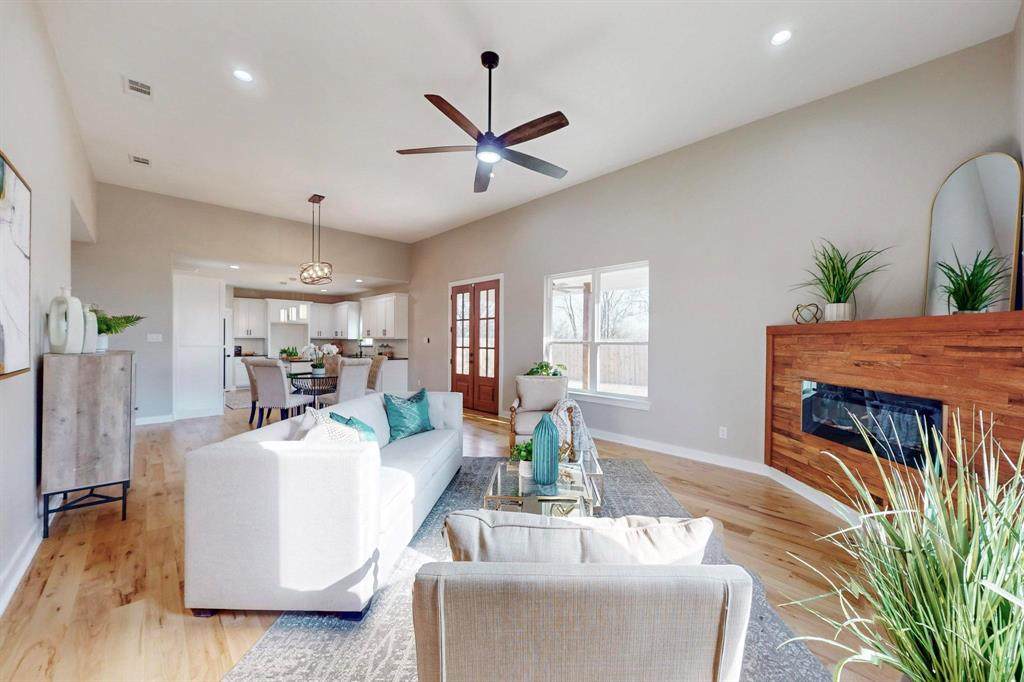 3928 Silverhill Drive - Photo 1