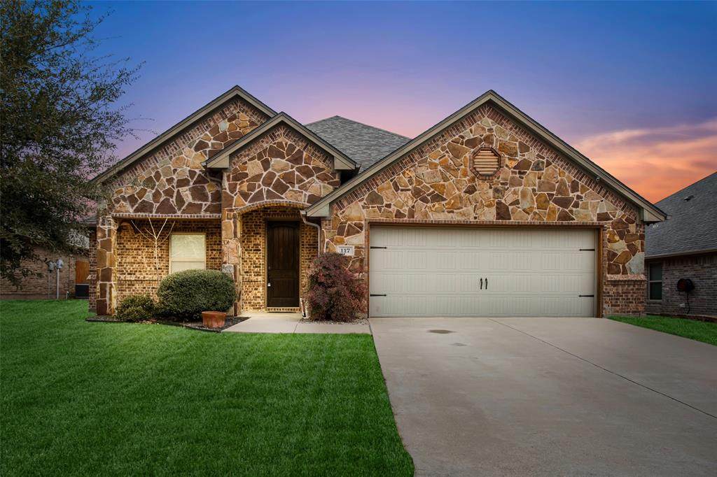 117 Donna Circle - Photo 1