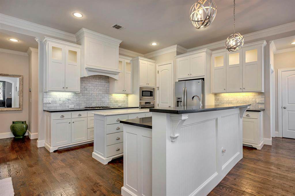 704 Hill Street - Photo 1