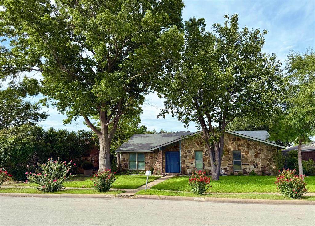 5302 Heather Glen Drive - Photo 1
