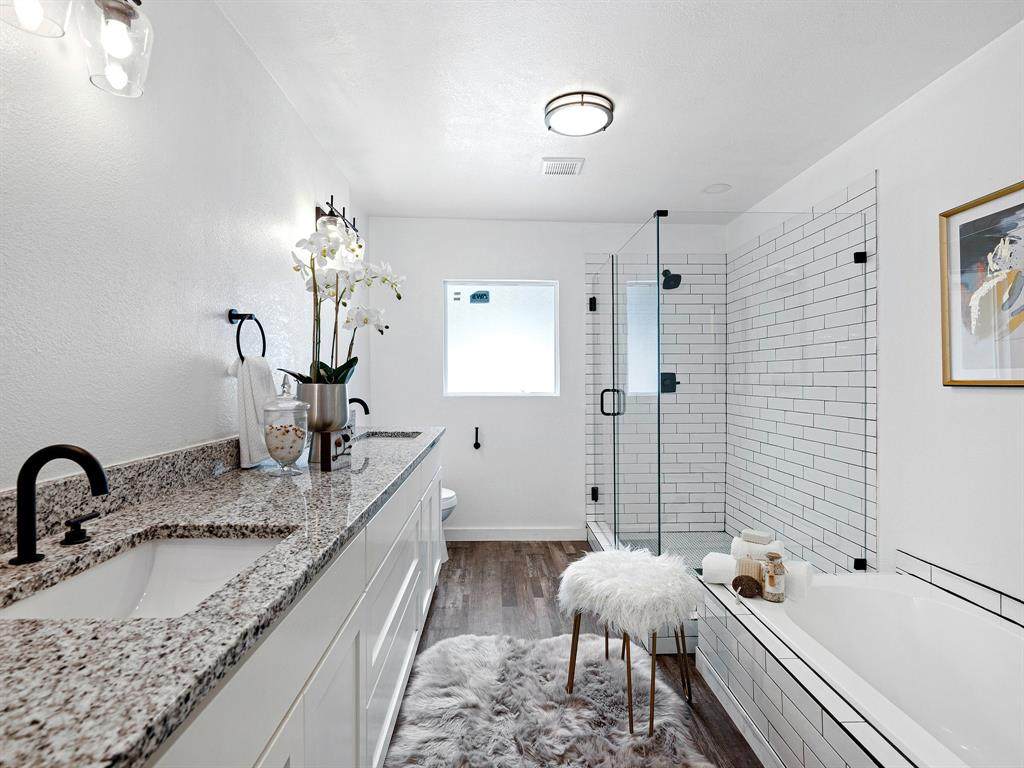 817 Avenue D - Photo 1