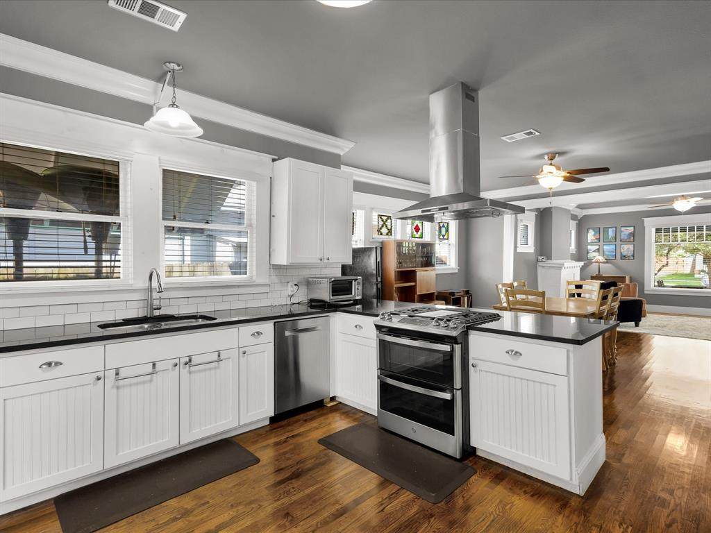 1942 Fairmount Avenue - Photo 1