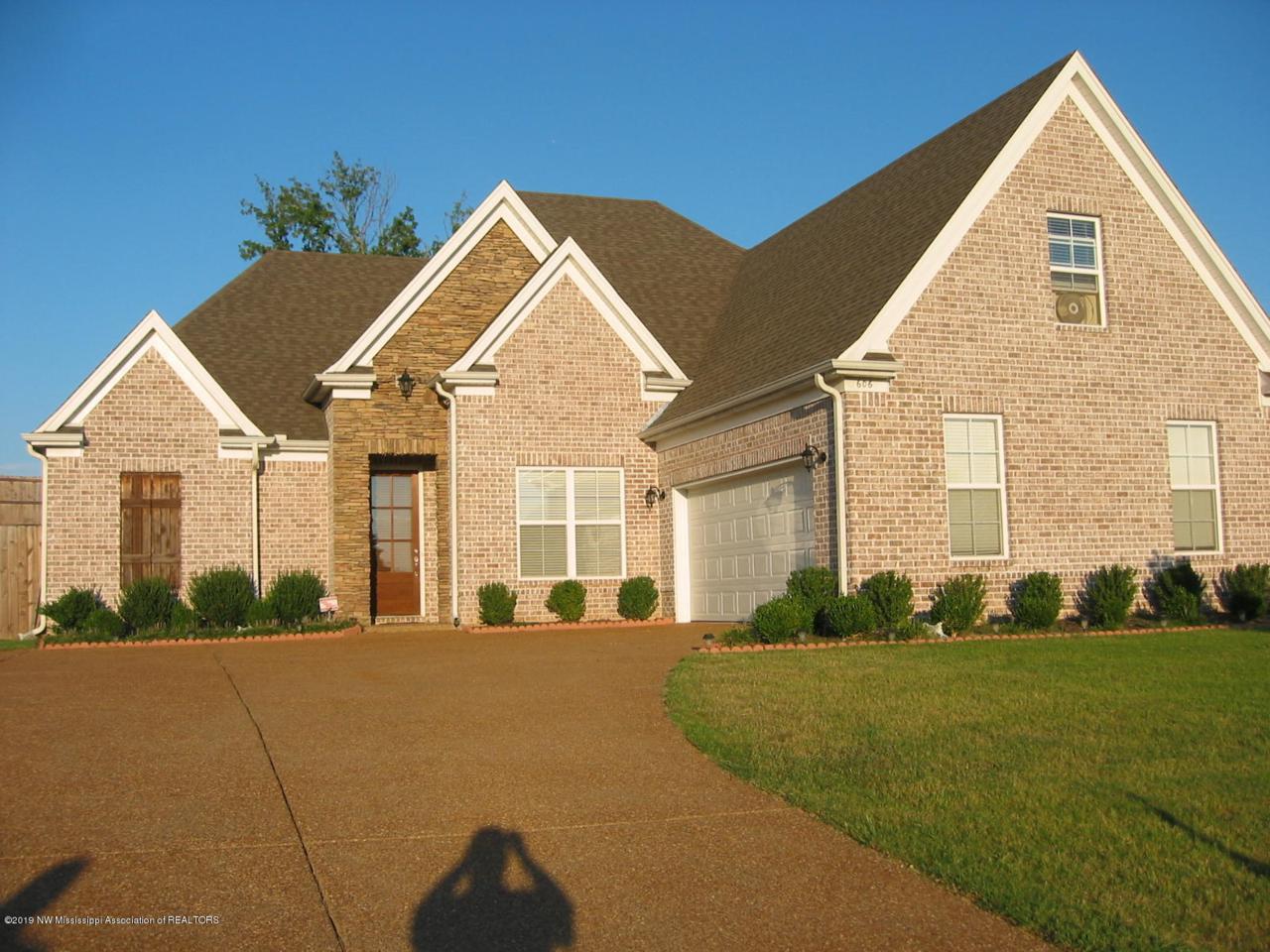 606 Cobblestone Lane - Photo 1