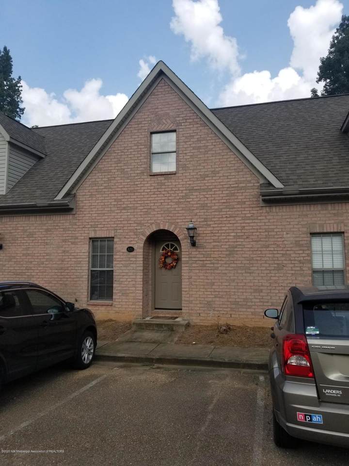 121 Ashley Way - Photo 1