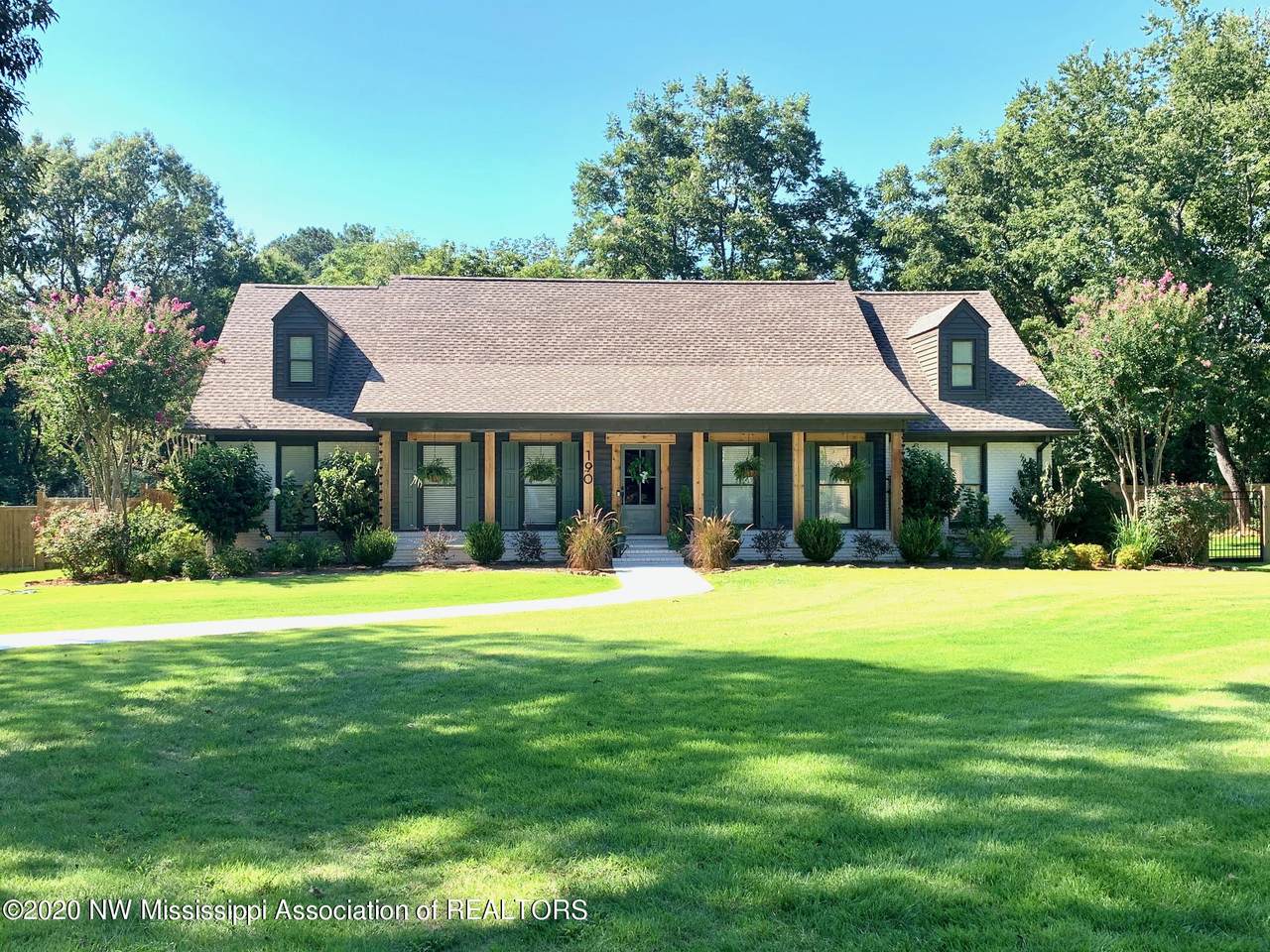 190 Briarwood Drive - Photo 1