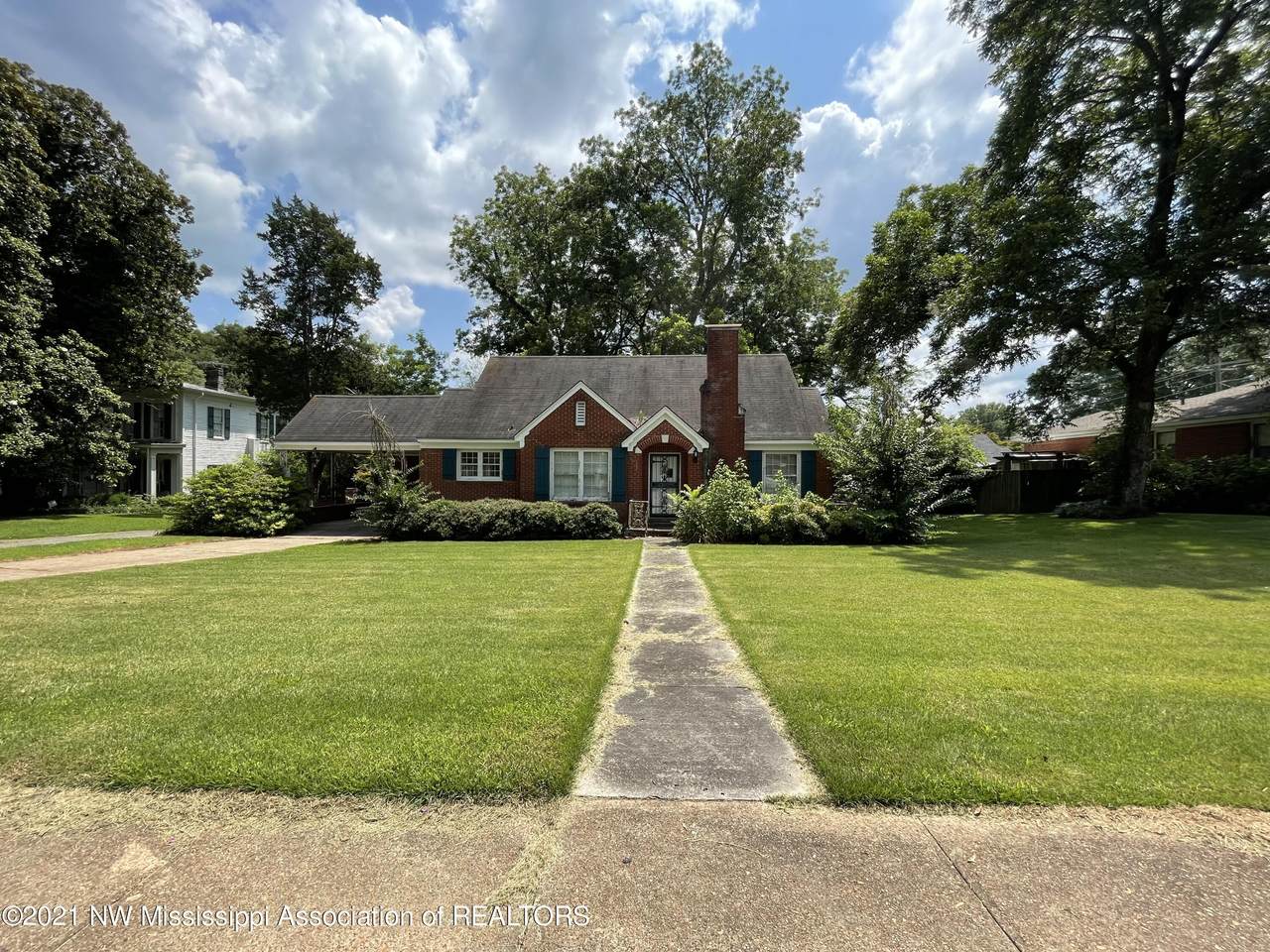 465 Salem Avenue - Photo 1