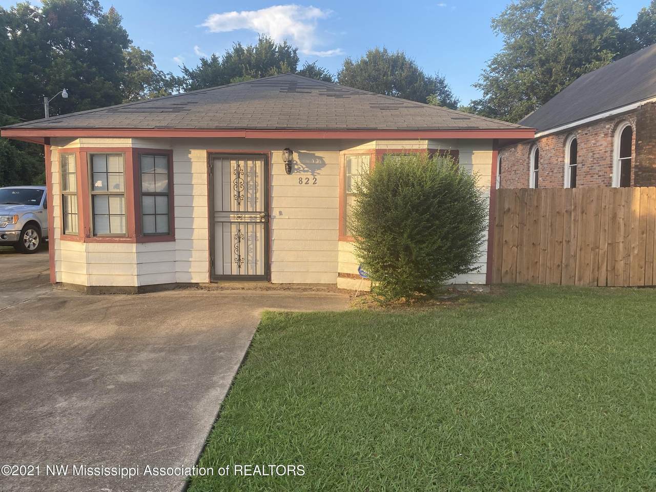 822 Percy Street - Photo 1