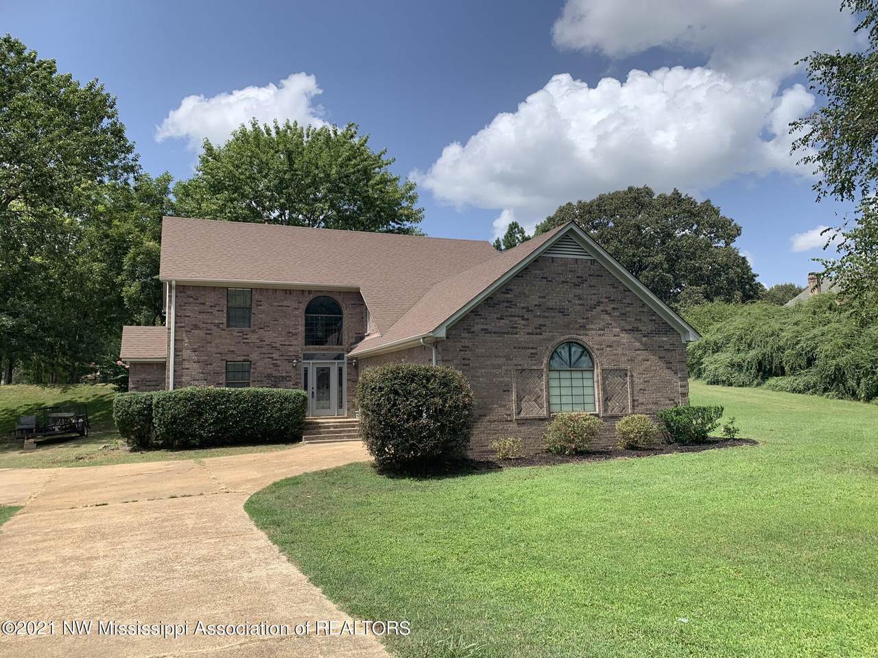 335 Foxwood Circle - Photo 1