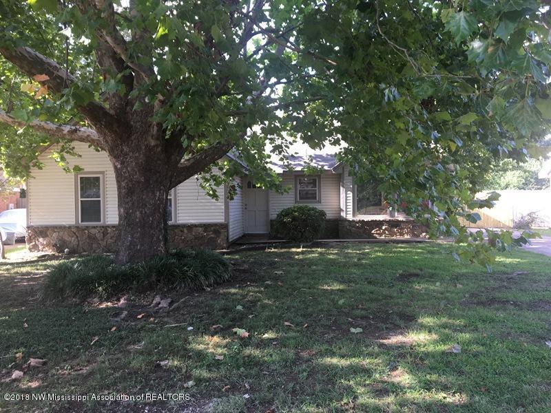 814 Hackberry Drive - Photo 1
