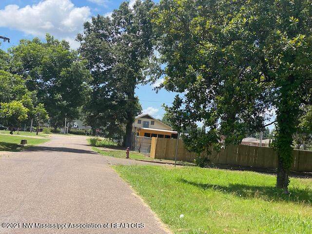 615 Kantor Avenue - Photo 1