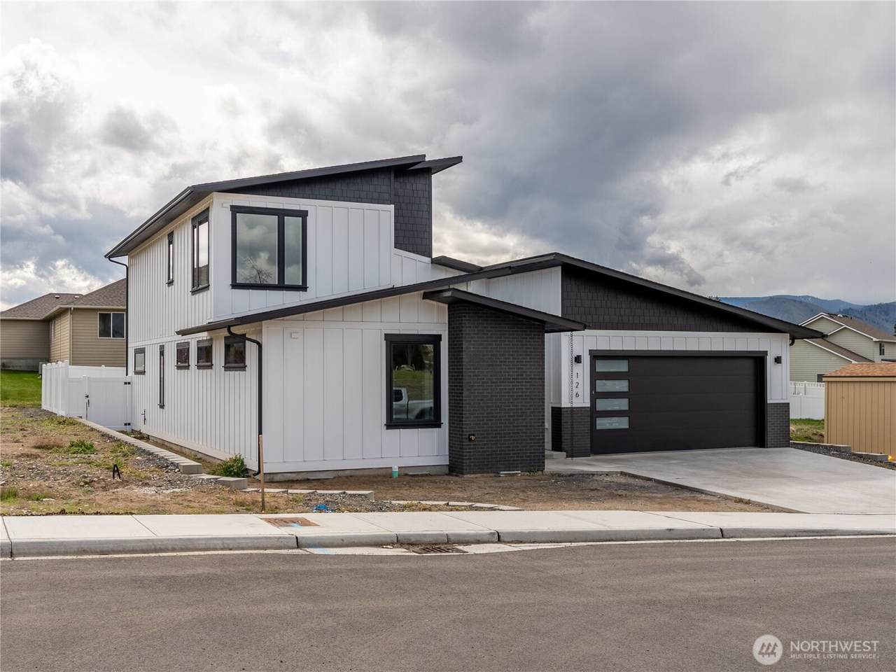 126 Chadwick St - Photo 1