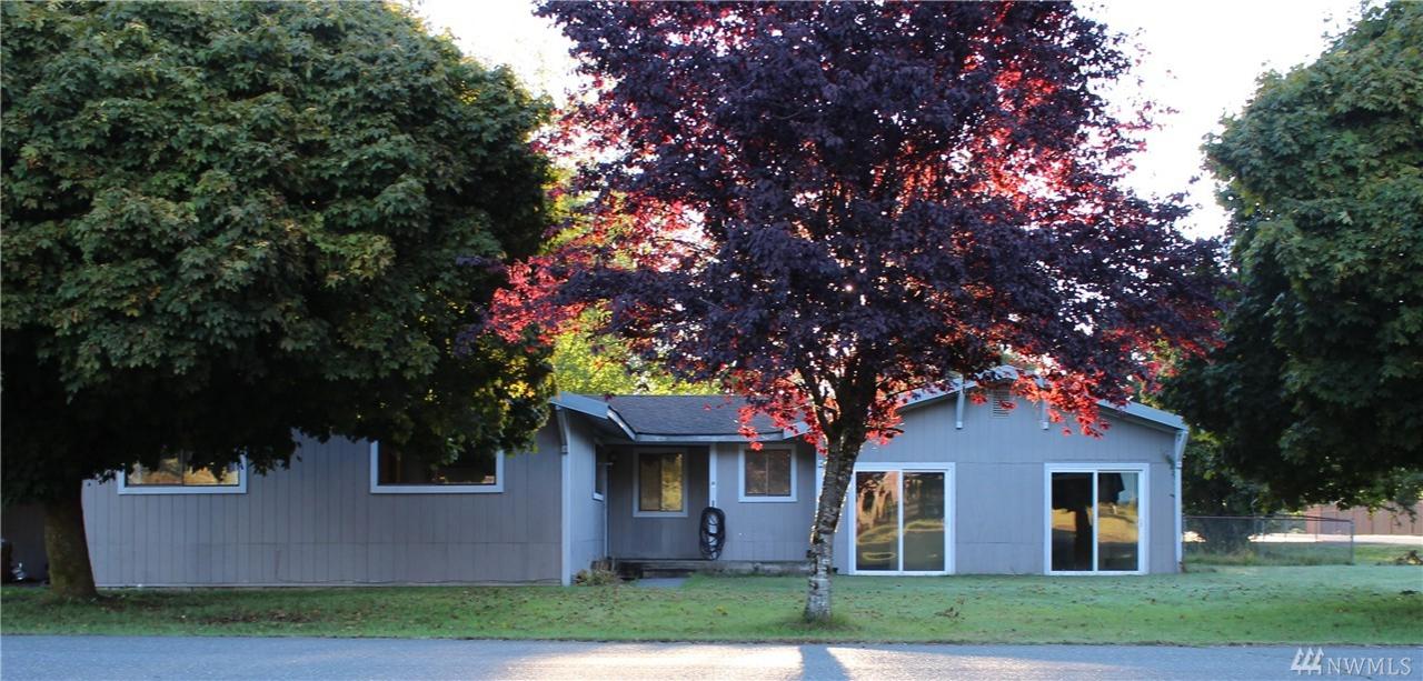 211 Cedar Ave - Photo 1