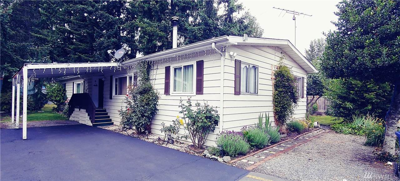 1332 192nd St - Photo 1