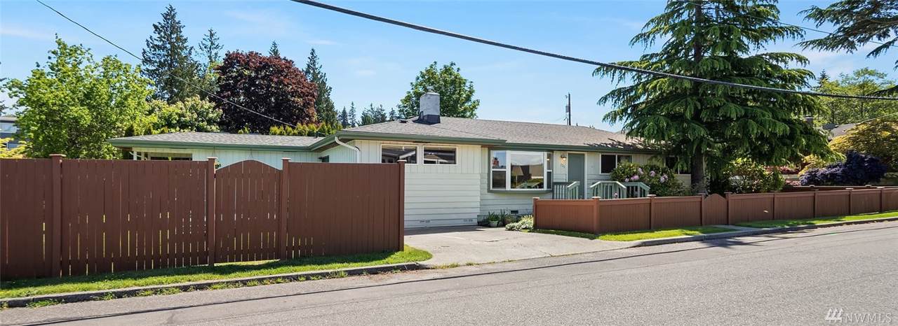 729 6th Ave - Photo 1