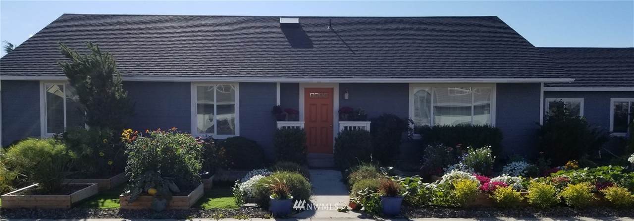 1910 Peakview Drive - Photo 1