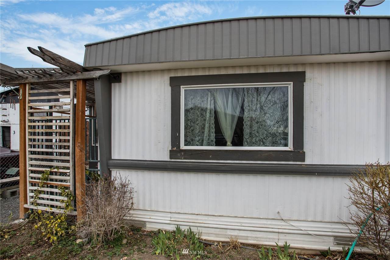 453 9th Avenue - Photo 1