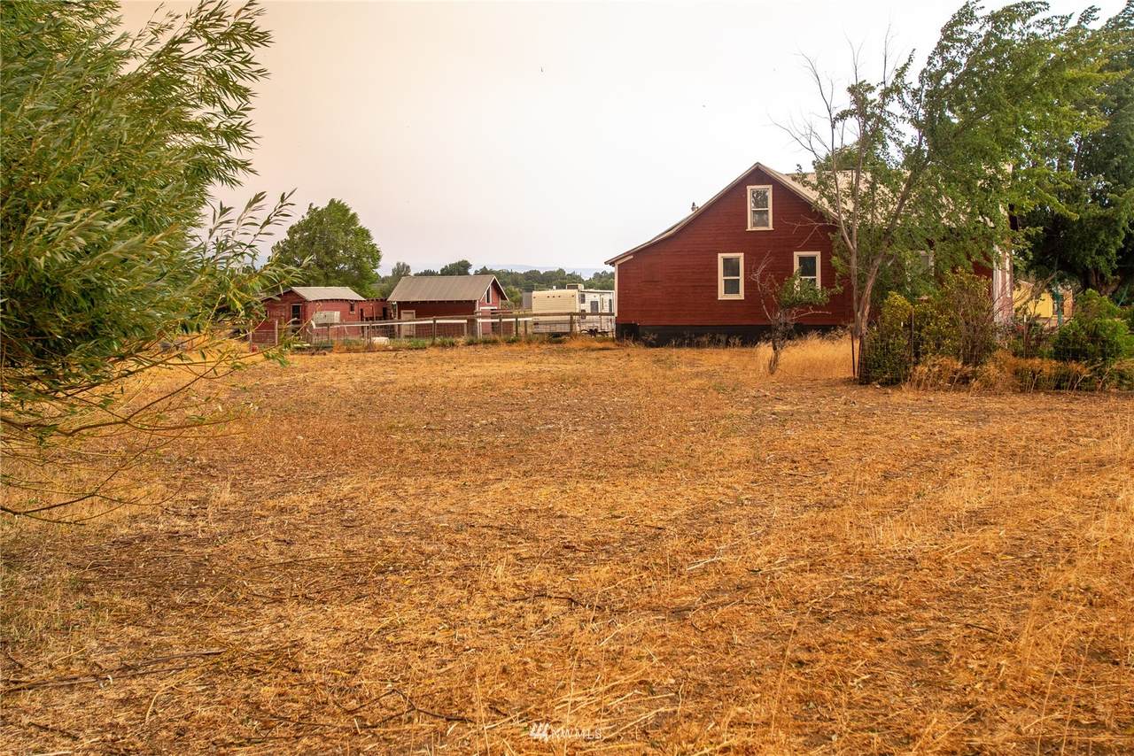 1607 Dolarway Road - Photo 1