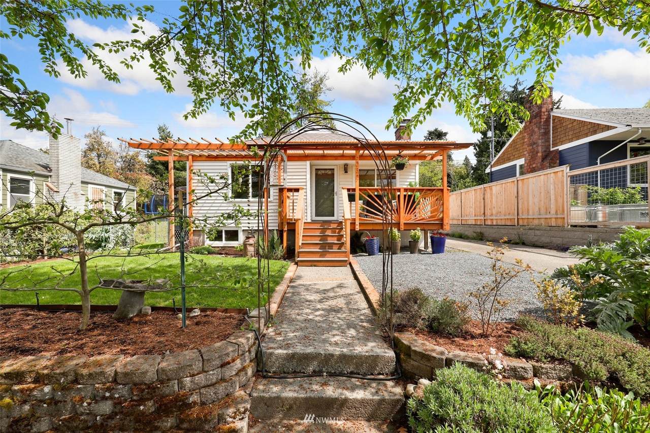 6032 37th Avenue - Photo 1