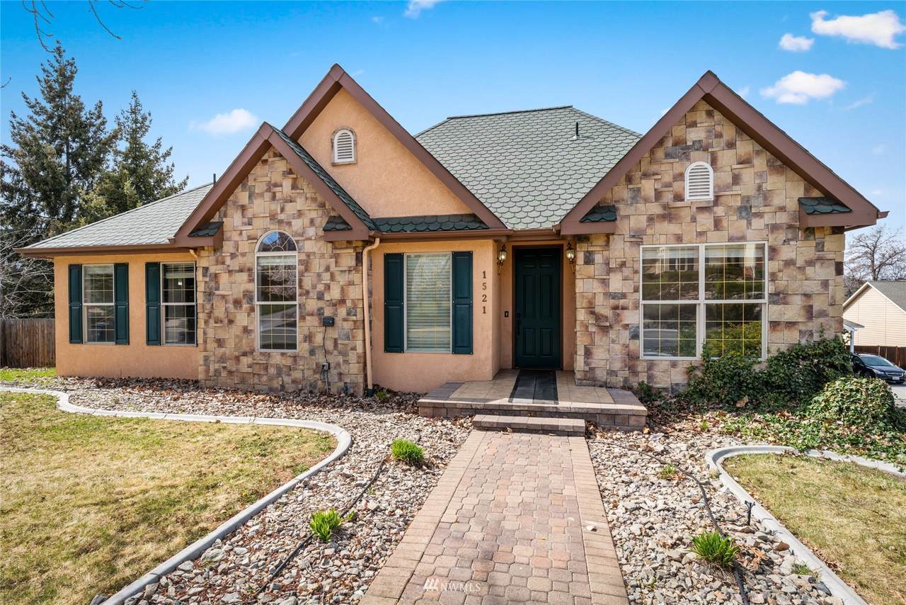 1521 Anne Avenue - Photo 1
