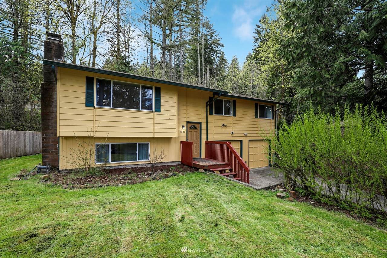 1889 Lakemoor Place - Photo 1