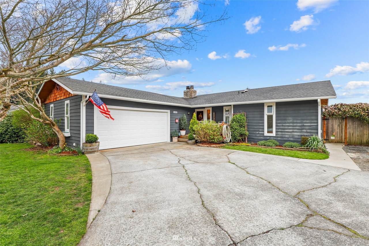 1105 Park Hill Drive - Photo 1