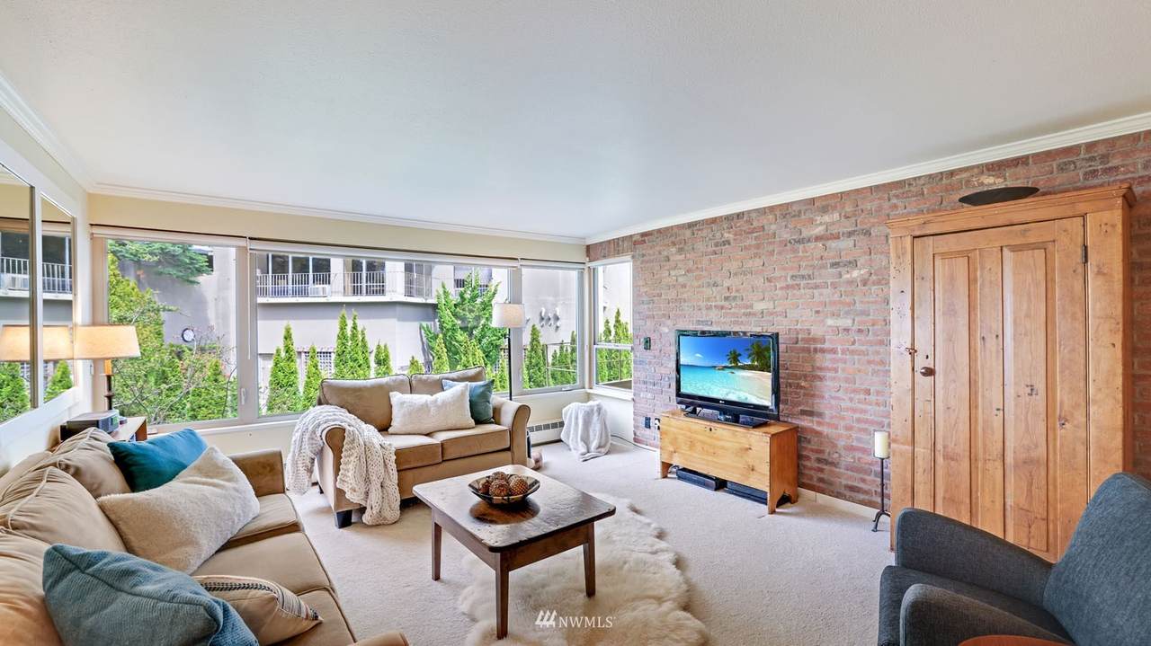 1600 43rd Avenue - Photo 1