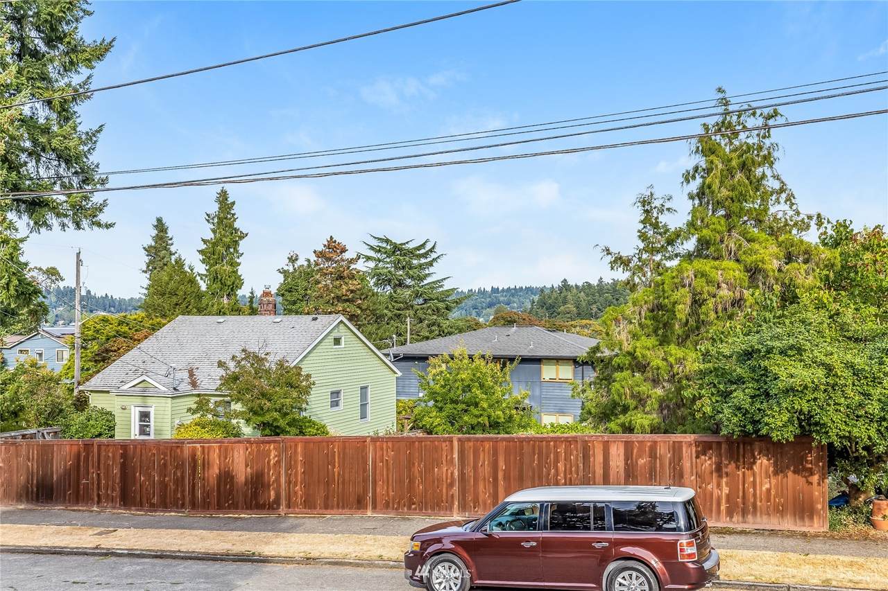 5401 Angeline Street - Photo 1