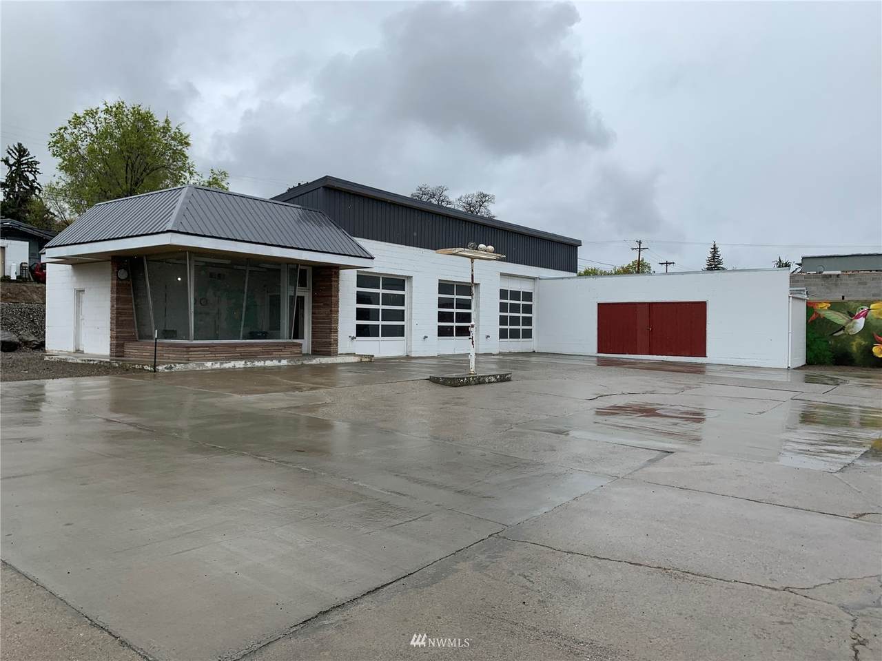 305 Whitcomb Avenue - Photo 1