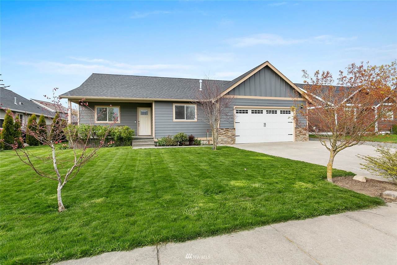 412 Amareen Court - Photo 1