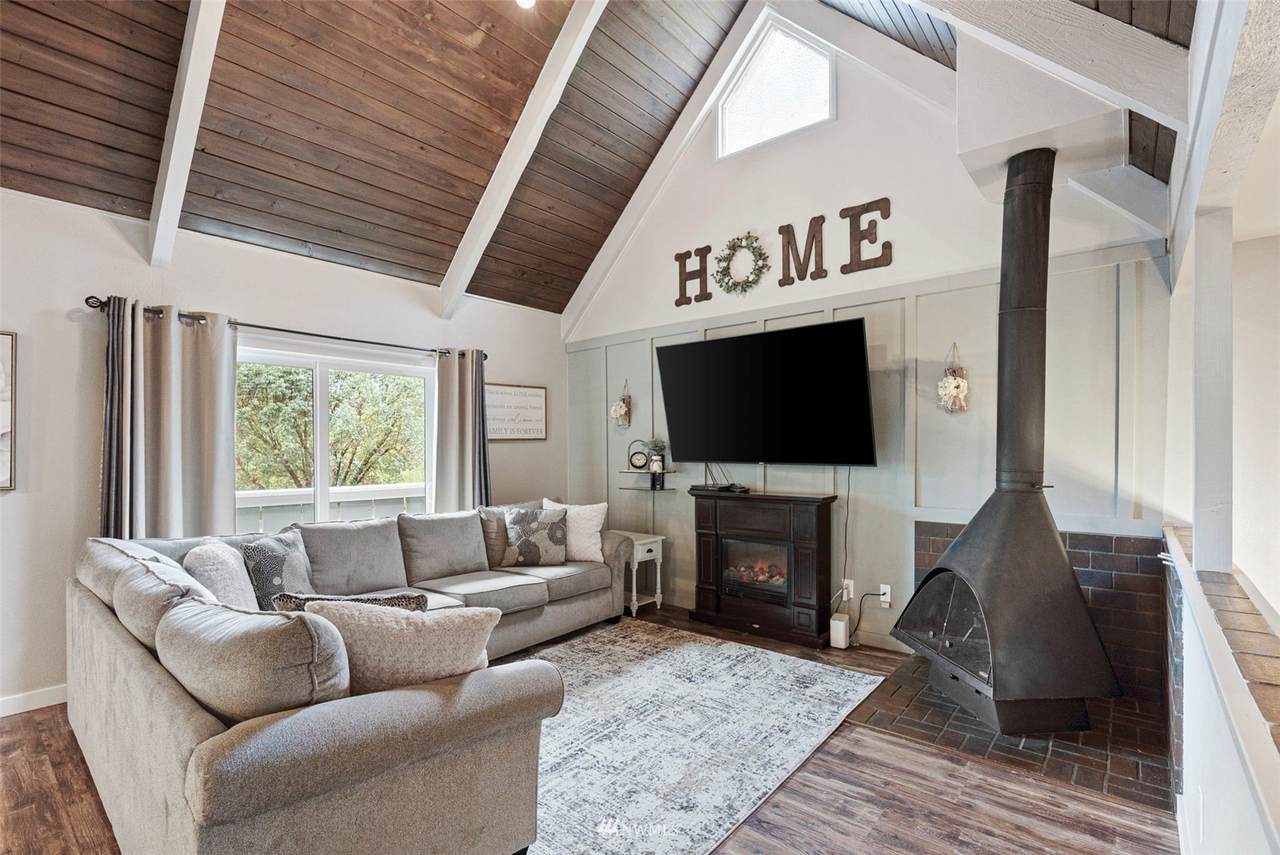 4221 67th Avenue - Photo 1