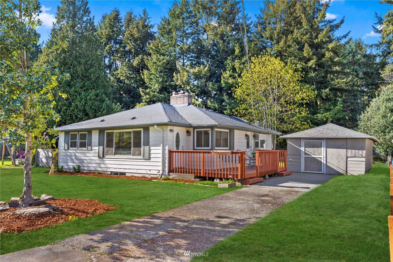 8904 121st Street - Photo 1