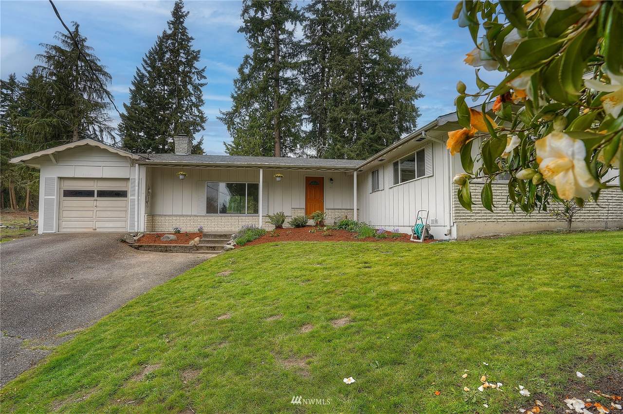 7617 113th Street - Photo 1
