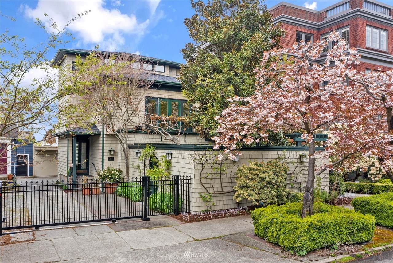 915 11th Avenue - Photo 1