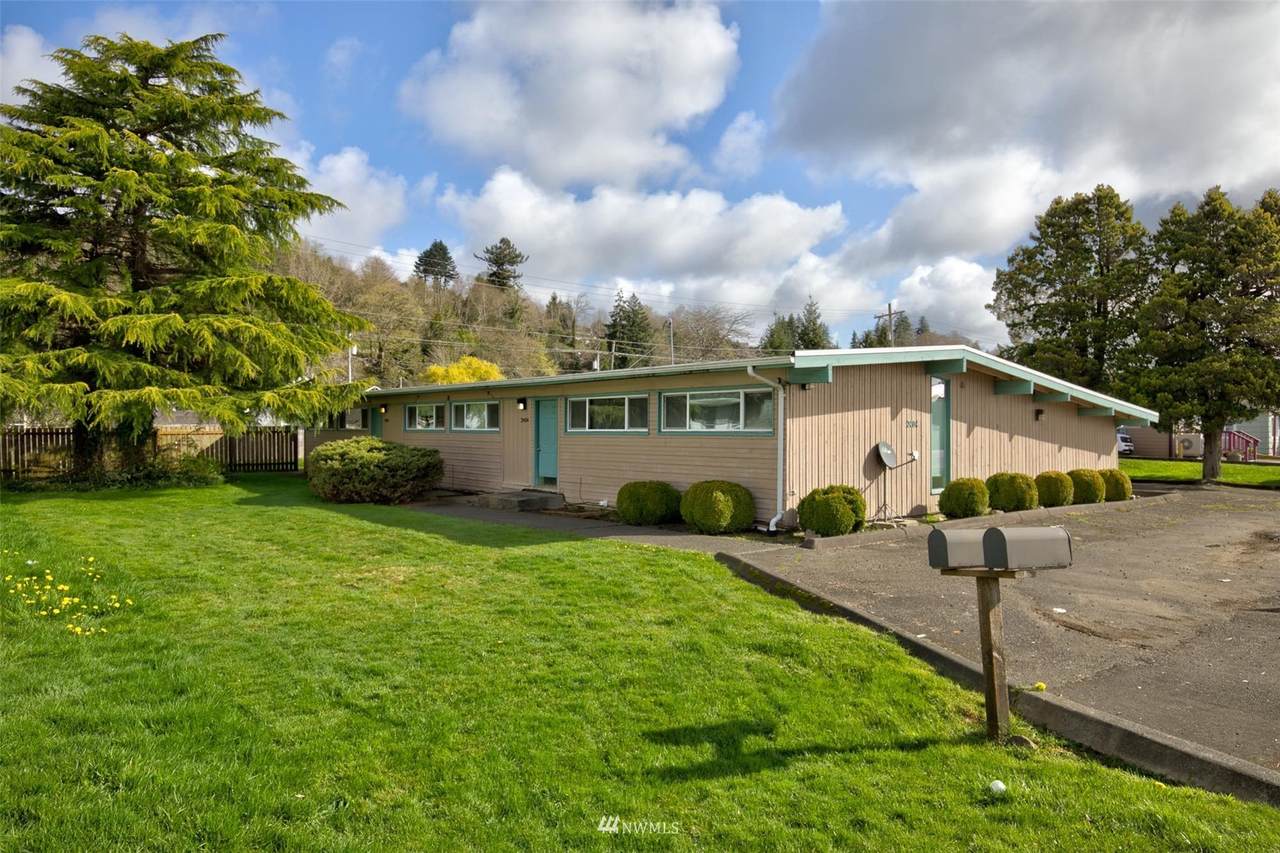 2404 Sumner - Photo 1