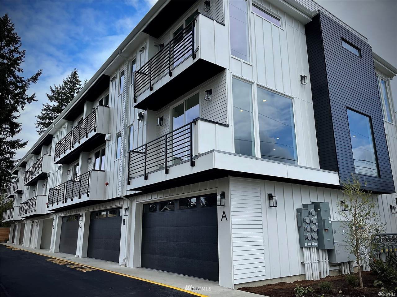 18709 1st Avenue - Photo 1