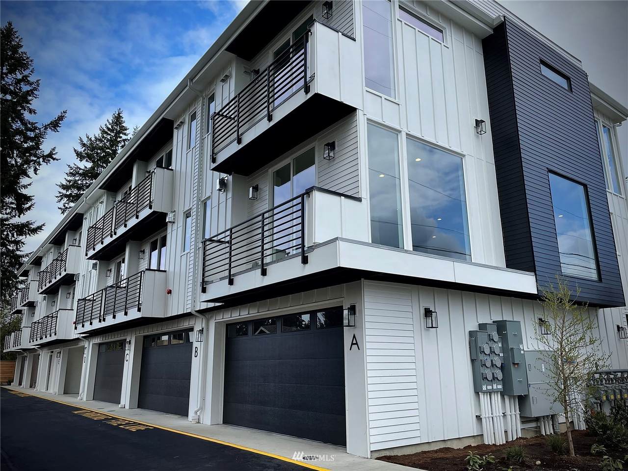 18709 1st Avenue - Photo 1