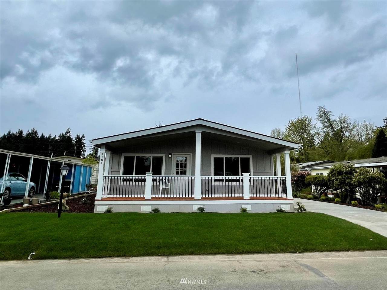 1704 Alonda Lane - Photo 1