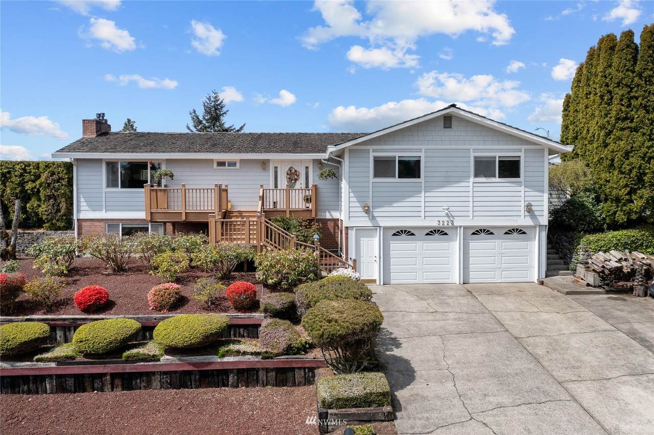 3223 Narrows Drive - Photo 1