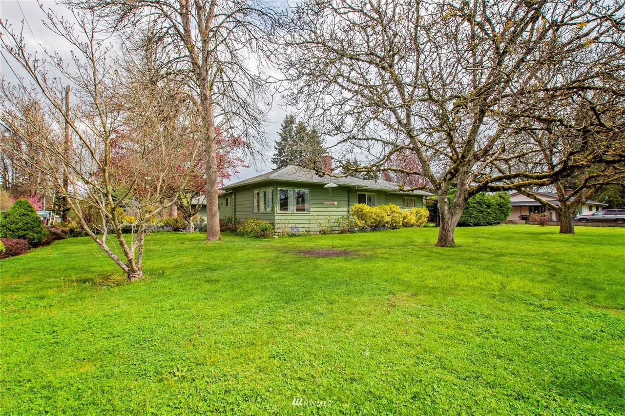 2402 Seward Avenue - Photo 1