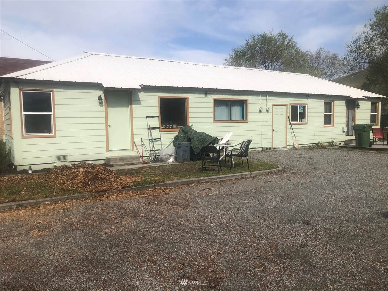907 2nd Avenue - Photo 1