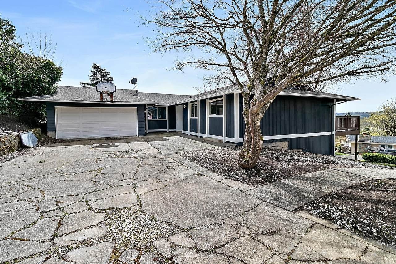 921 Valley Place - Photo 1